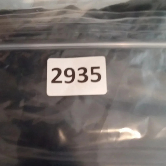 Buc-ees authentic short sleeve tee crew neck size Medium women (small flaw) - Picture 6 of 6